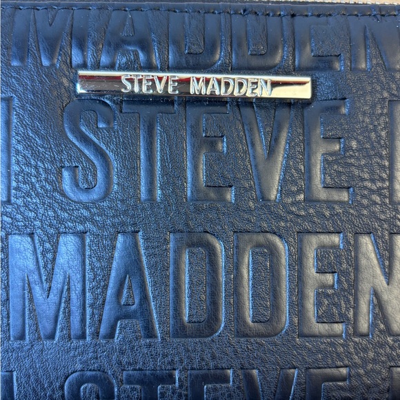 Steve Madden Black Embossed Logo Wristlet Wallet NWOT - Picture 2 of 12